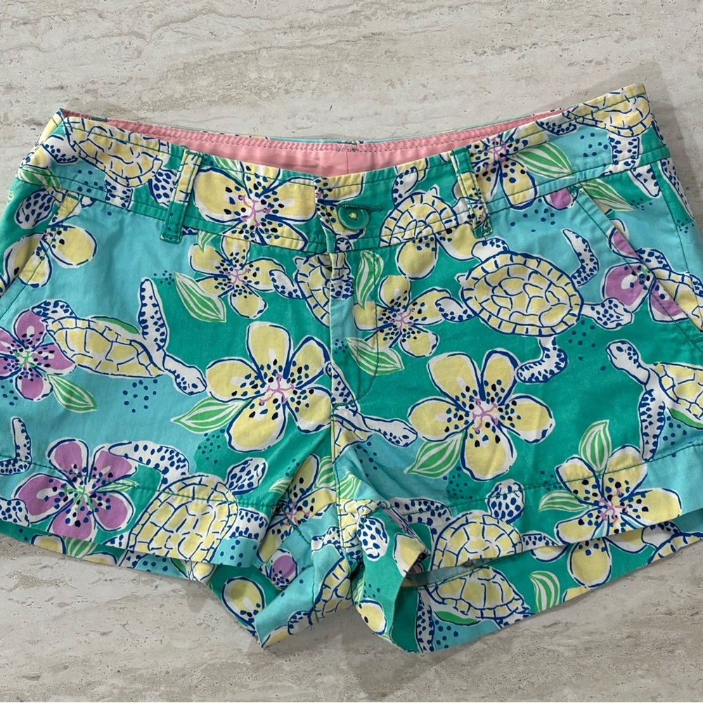Lilly Pulitzer Walsh turtle print shorts 🐢 Size 4